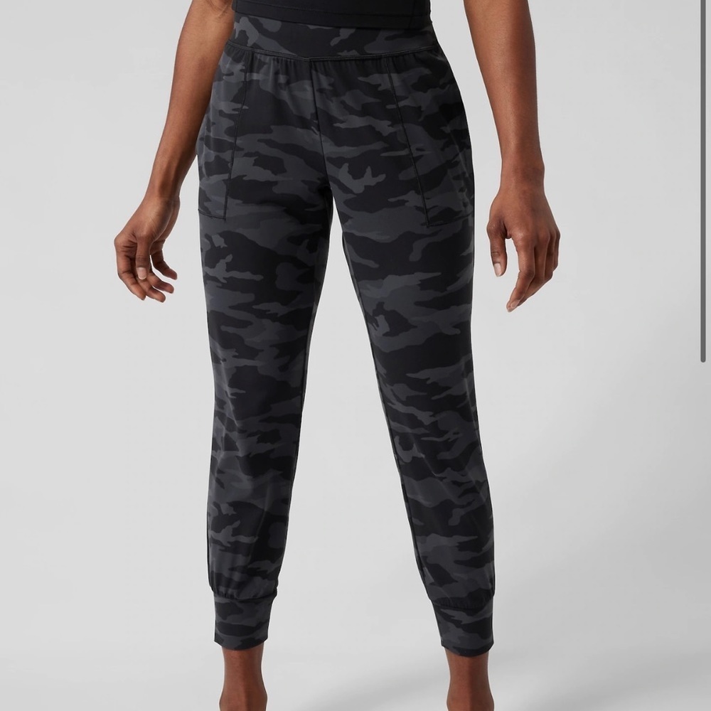 Athleta Womens’ Salutation Camo Jogger Size XXS - Picture 2 of 6